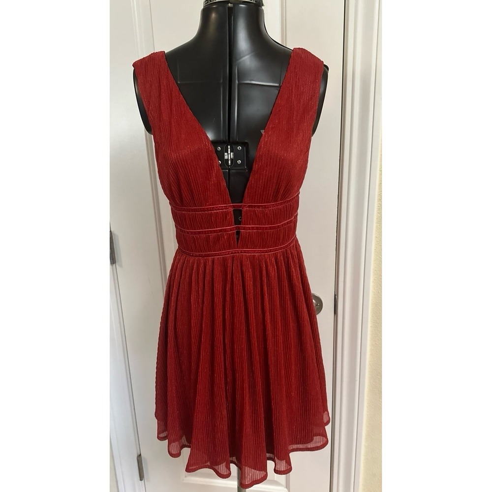 Red Metallic Plissé Deep V-Neck Mini Dress Velvet Trim Waist Cocktail Party